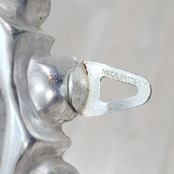 Vintage Wall Decor - Aluminum Dessert Pudding/Gelatin Molds (x2) - Picture 4 of 7